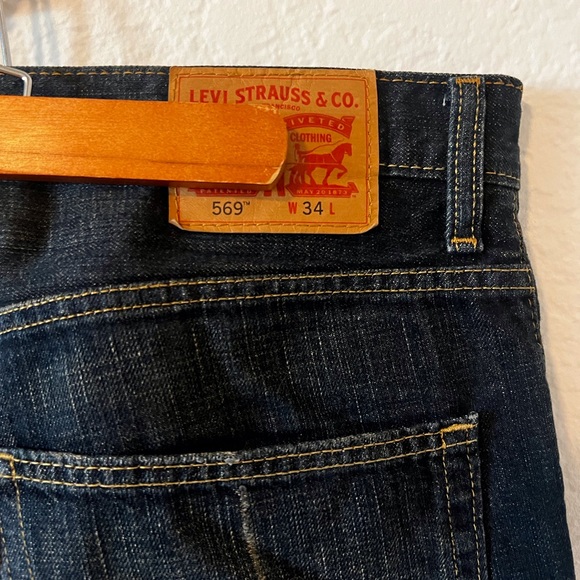 Levi's MENS 569 SLIGHTLY DISTRESSED DARK BLUE DENIM JEAN SHORTS- 34W - Picture 4 of 4